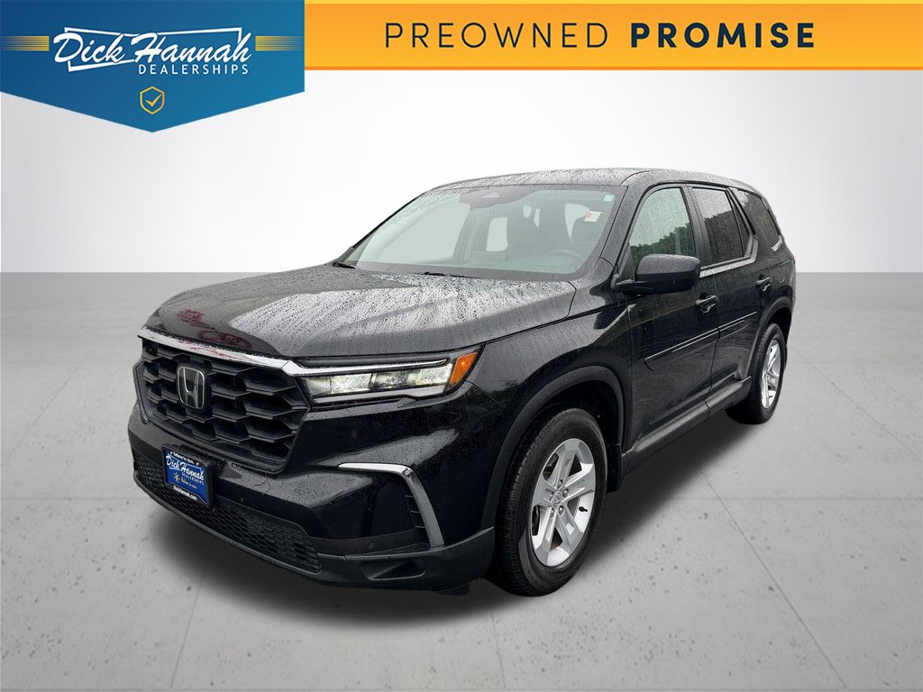 2023 Honda Pilot LX's photo