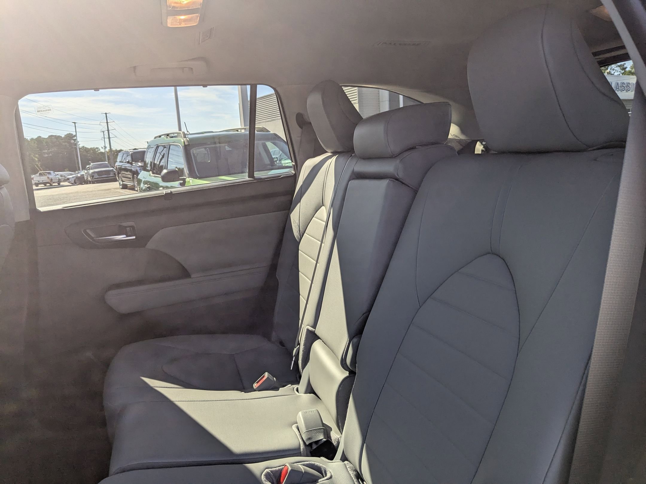 2025 Toyota Highlander XLE photo 27
