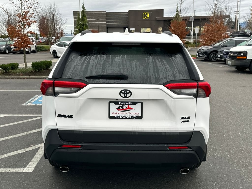 2025 Toyota RAV4 XLE photo 3