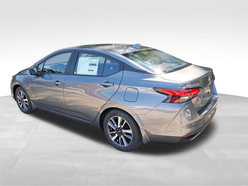 2025 Nissan Versa 1.6 SV photo 3