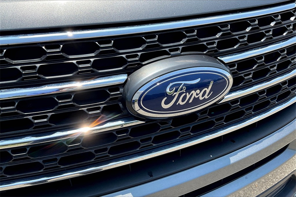 2023 Ford Explorer XLT photo 28