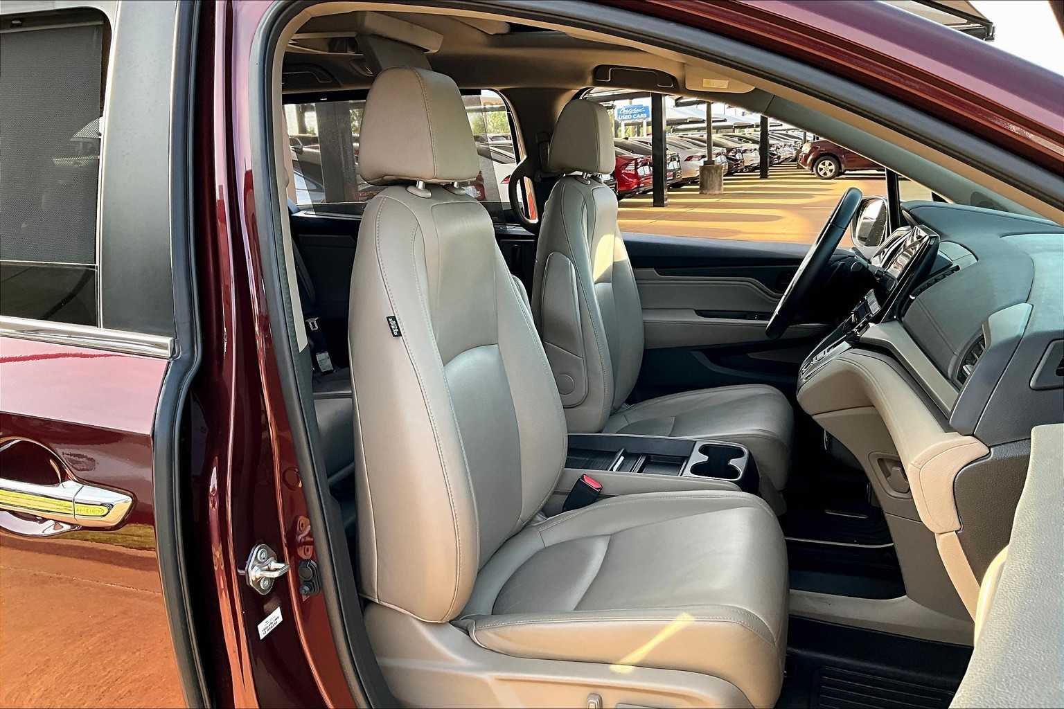2019 Honda Odyssey Touring photo 8