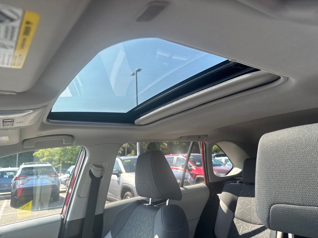 2023 Toyota RAV4 XLE photo 4