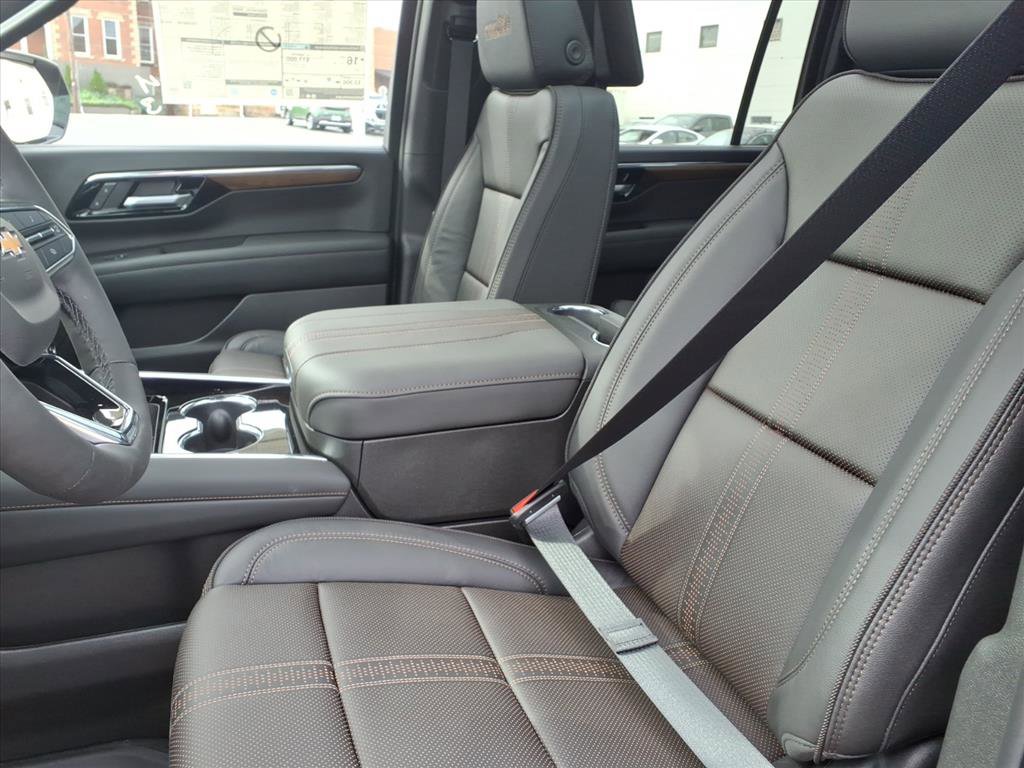 2026 Chevrolet Suburban High Country photo 4