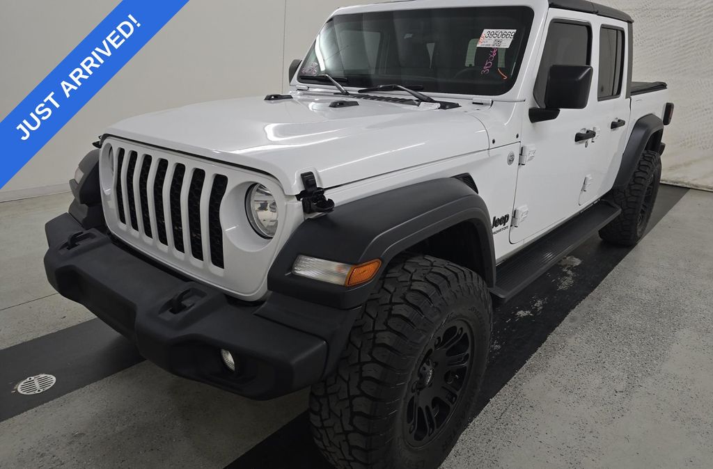 2020 Jeep Gladiator Sport's photo