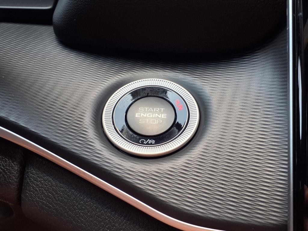 2025 Jeep Grand Cherokee Laredo X photo 12