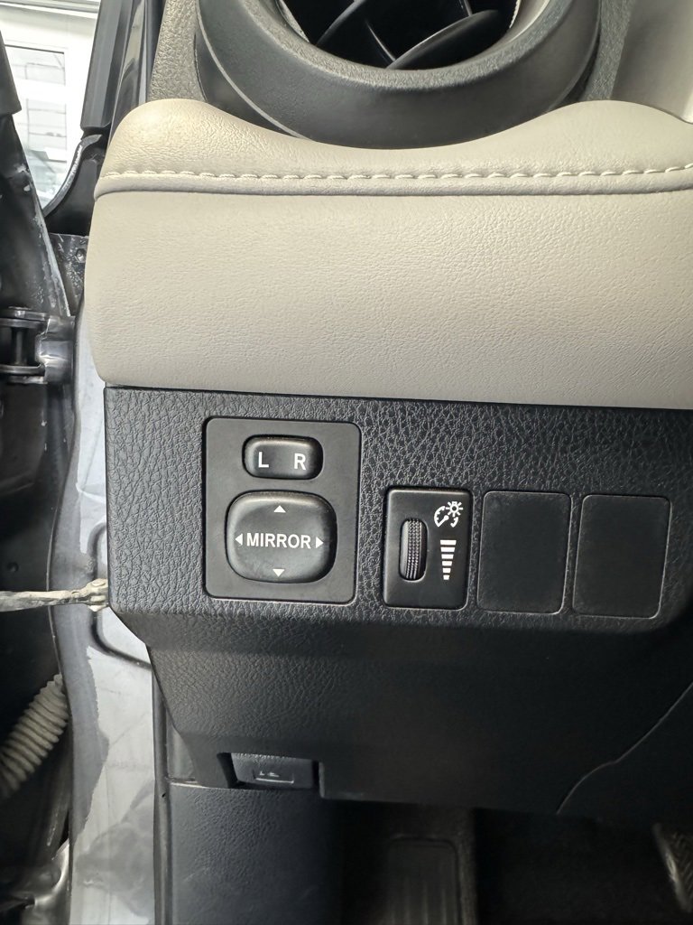 2016 Toyota RAV4 XLE photo 8