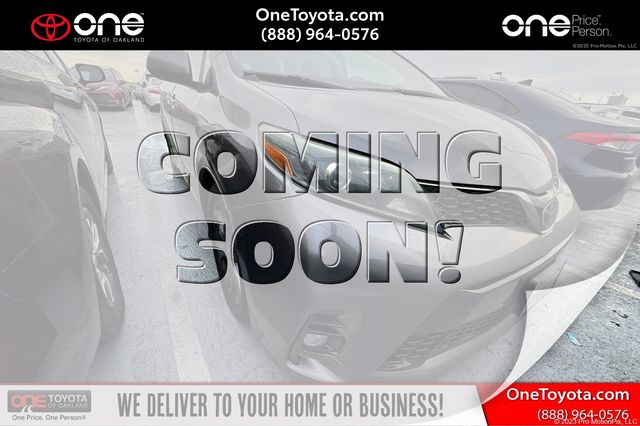 2020 Toyota Sienna SE's photo