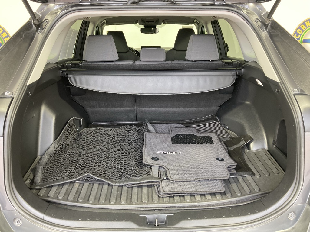 2022 Toyota RAV4 XLE photo 13