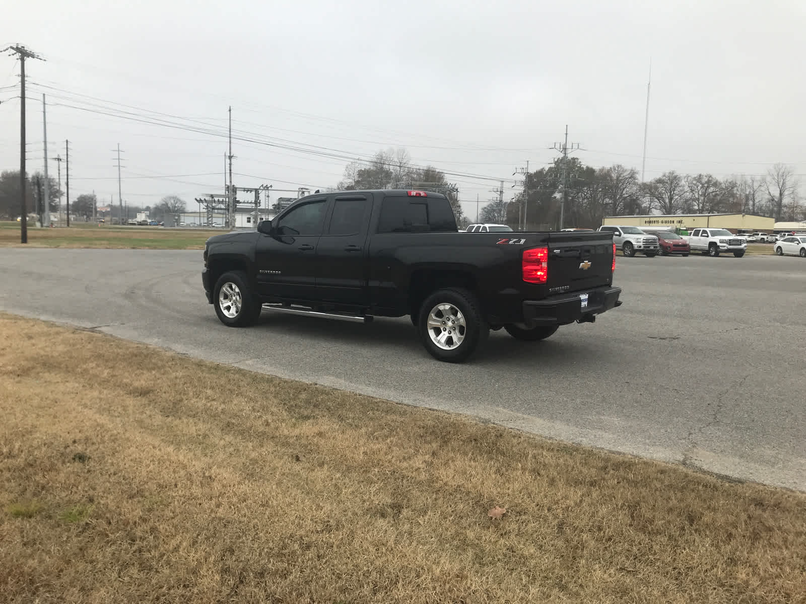 2018 Chevrolet Silverado 1500 LT photo 2