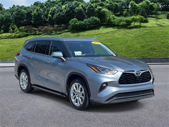 2022 Toyota Highlander Limited's photo