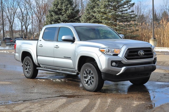 2023 Toyota Tacoma SR5's photo