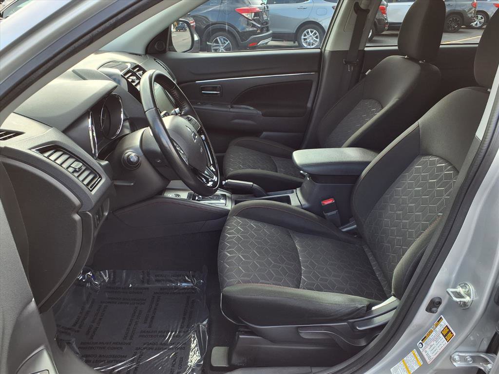 2023 Mitsubishi Outlander Sport LE photo 3