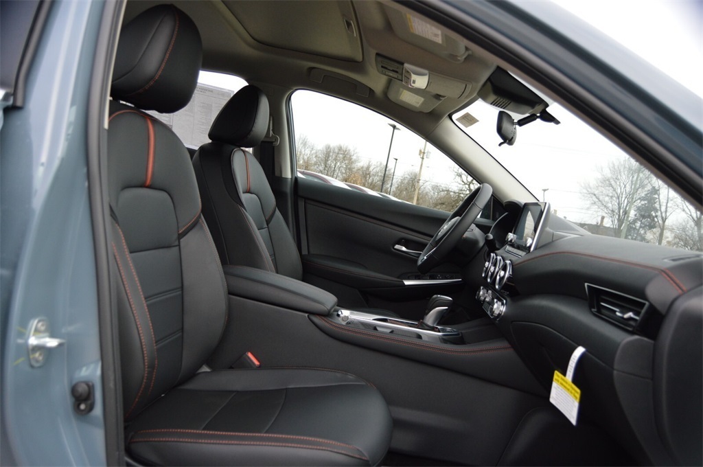 2025 Nissan Sentra SR photo 13