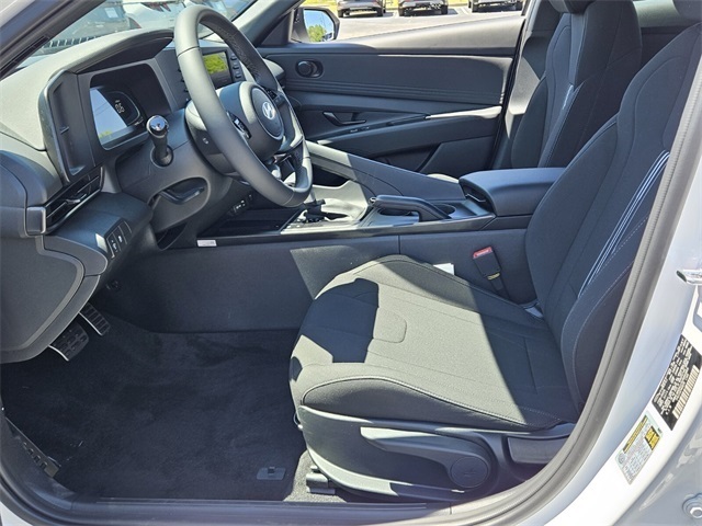 2025 Hyundai Elantra SEL Sport photo 5