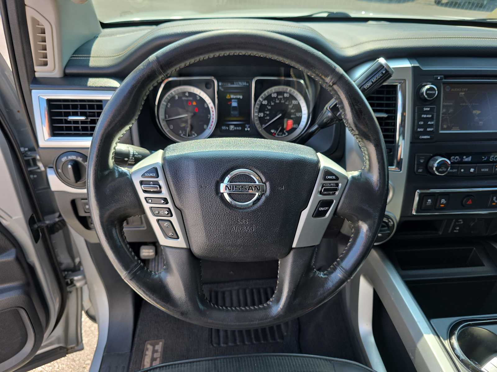 2017 Nissan Titan PRO-4X photo 11