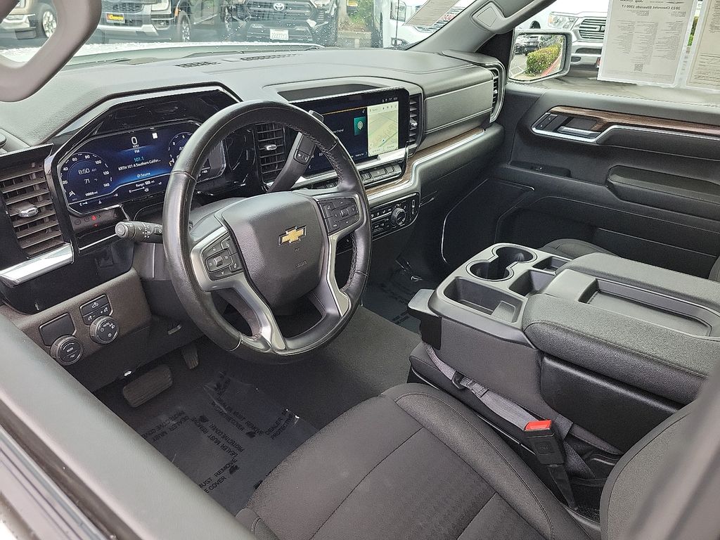 2023 Chevrolet Silverado 1500 LT photo 3