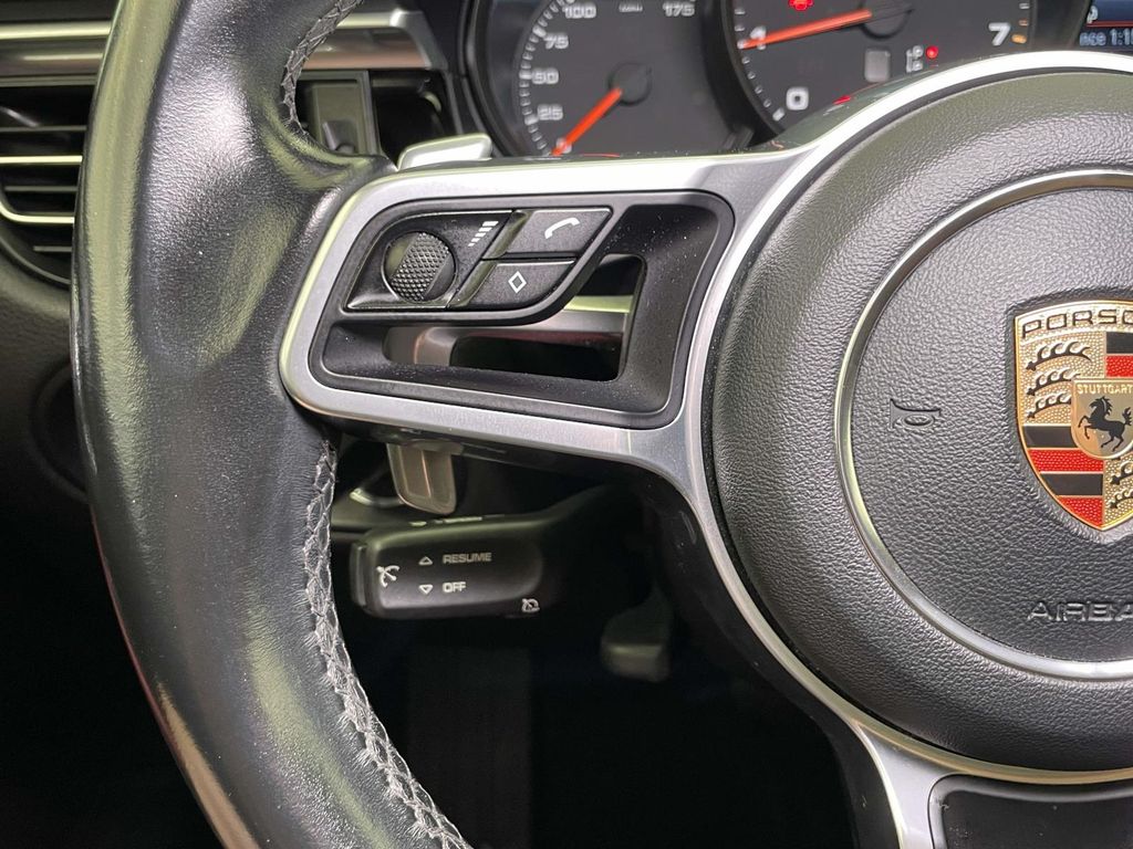 2020 Porsche Macan Base photo 34