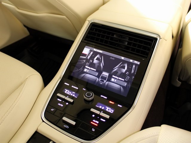 2022 Porsche Panamera 4 photo 22
