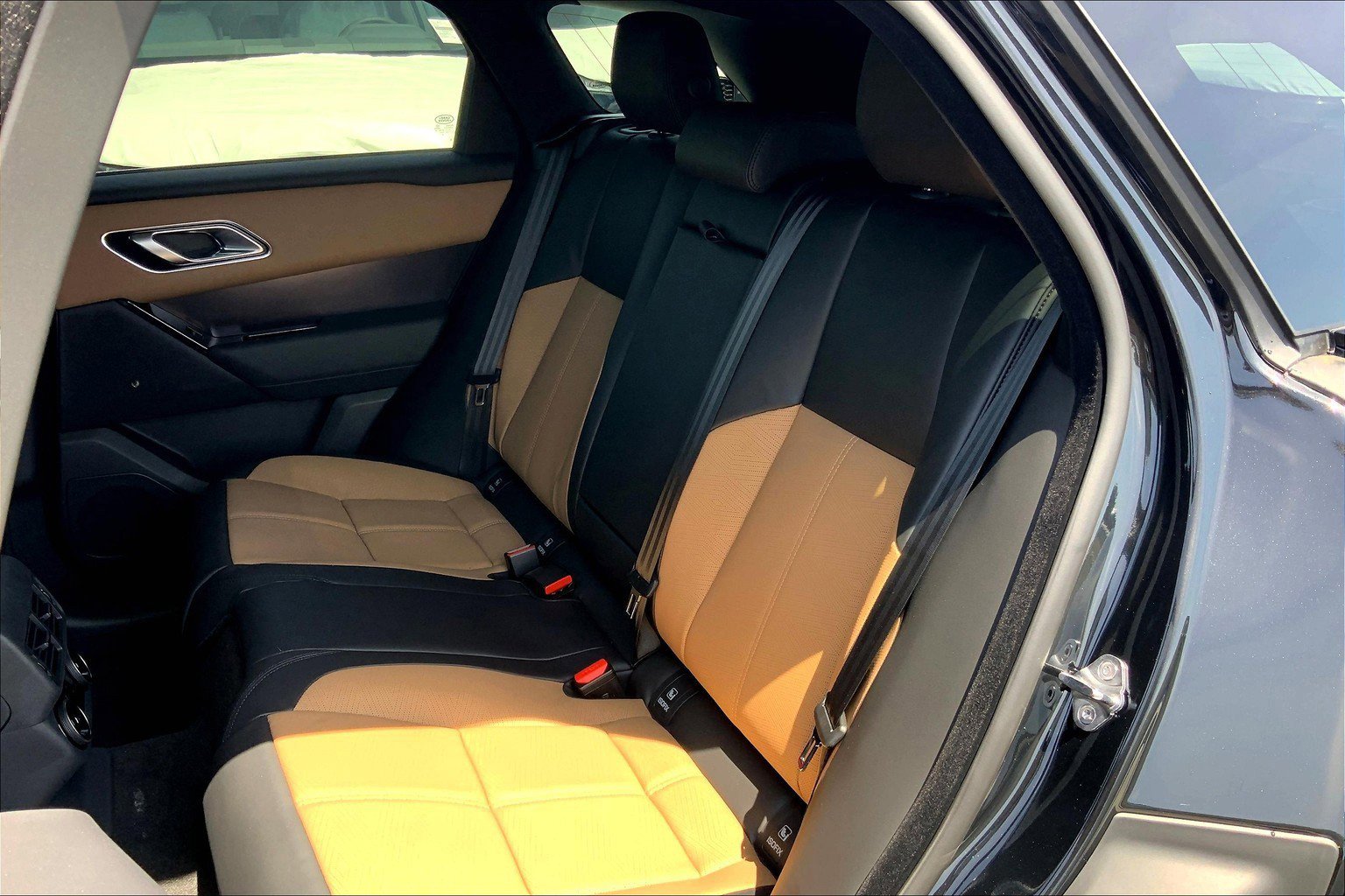 2026 Land Rover Range Rover Velar P400 Autobiography photo 12