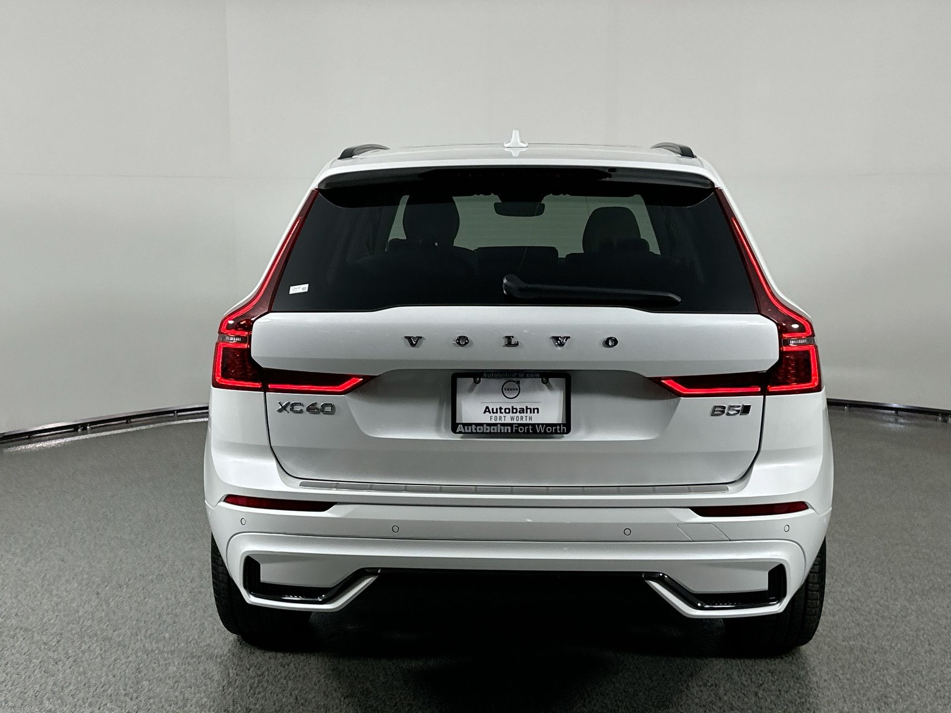 2026 Volvo XC60 B5 photo 5