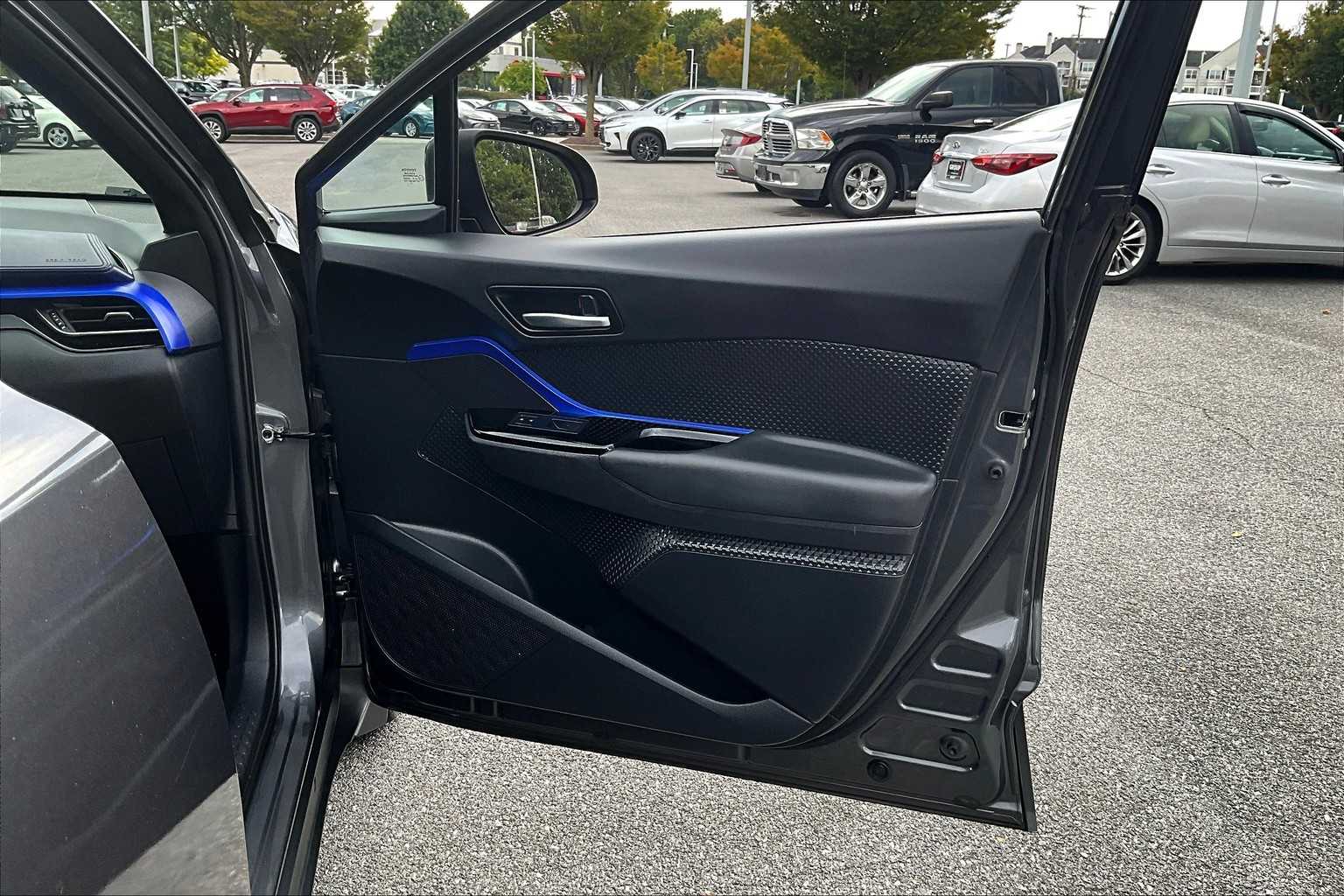 2021 Toyota C-HR XLE photo 21