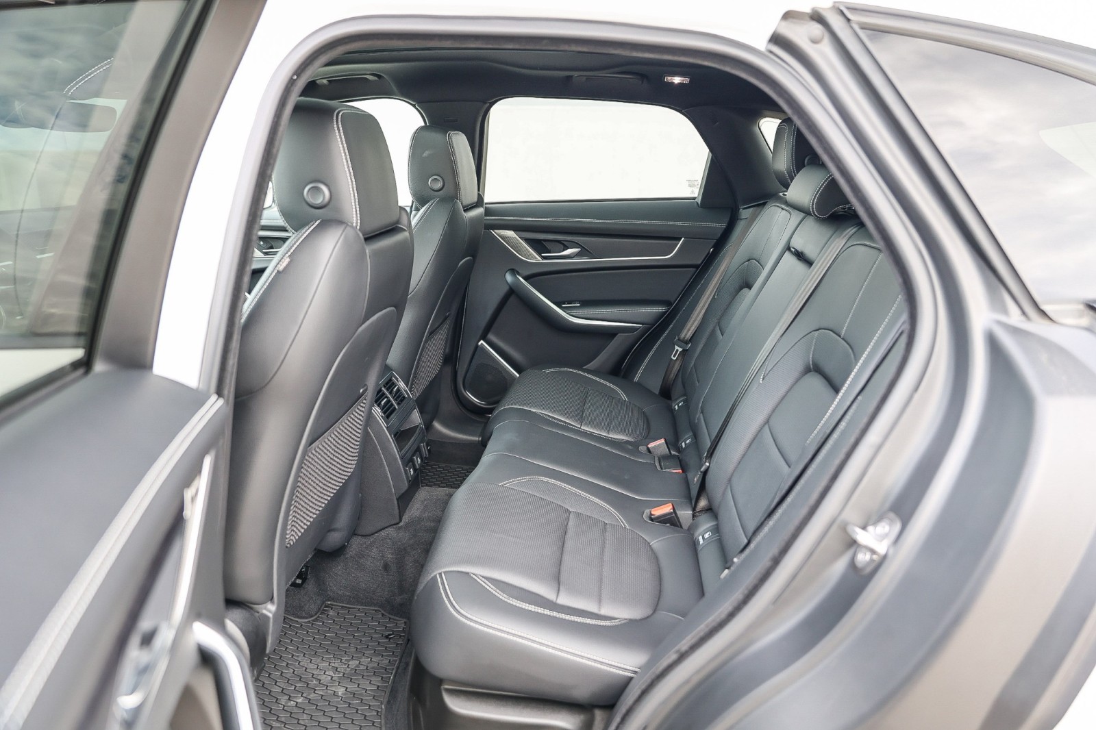 2024 Jaguar F-PACE P250 R-Dynamic S photo 16
