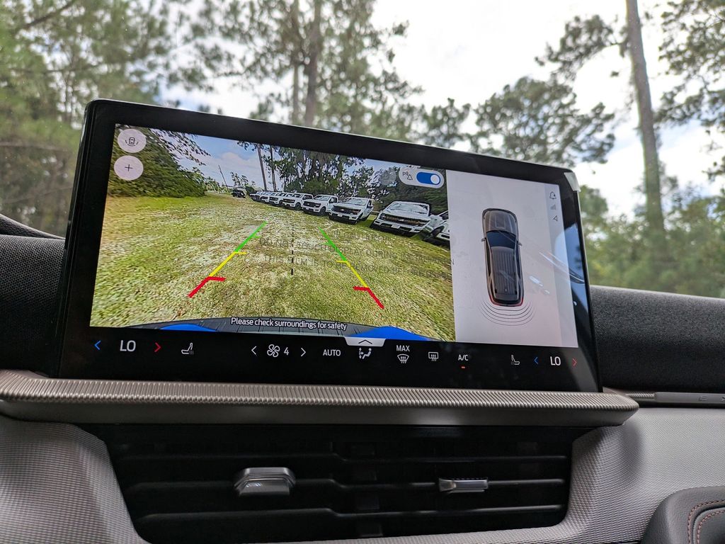 2025 Ford Explorer photo 24