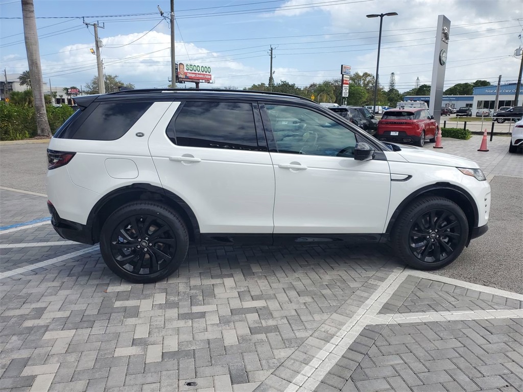 2025 Land Rover Discovery Sport SE photo 4