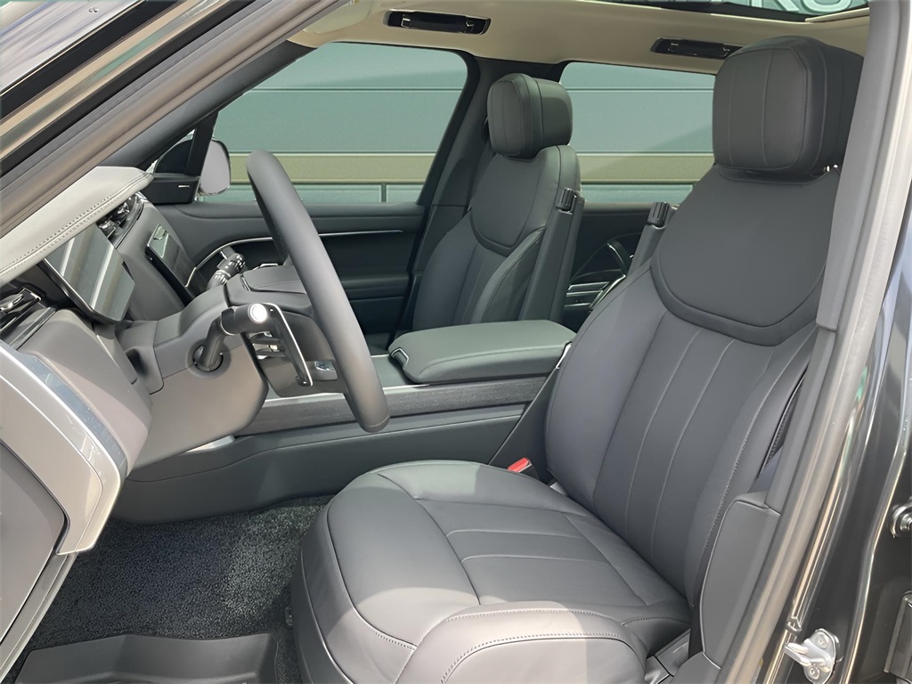 2025 Land Rover Range Rover SE photo 11