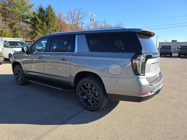 2026 Chevrolet Suburban LT photo 3