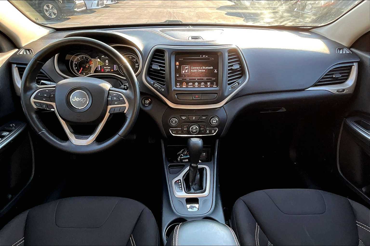 2016 Jeep Cherokee 80th Anniversary Edition photo 13