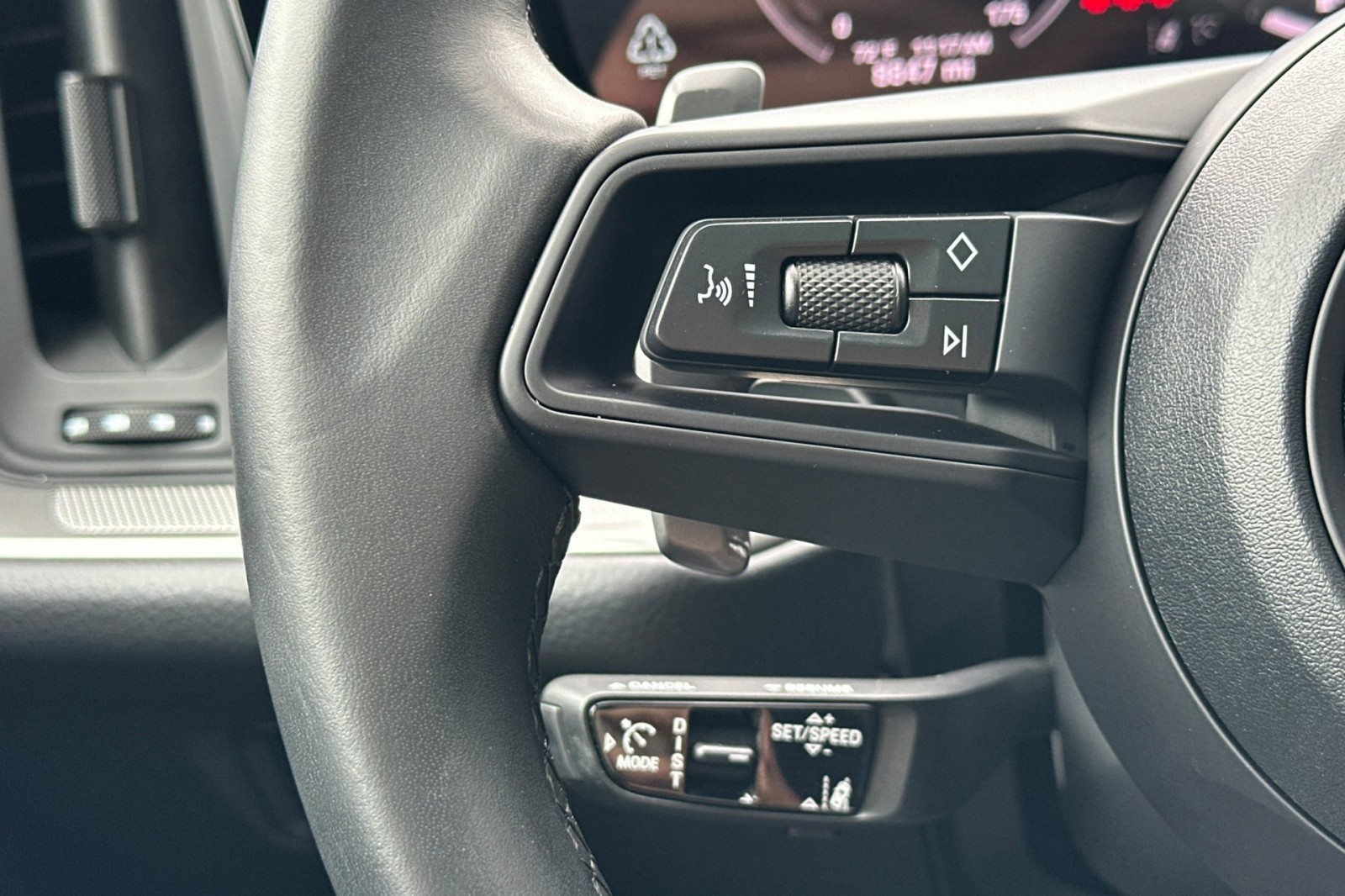 2025 Porsche Cayenne Turbo photo 30