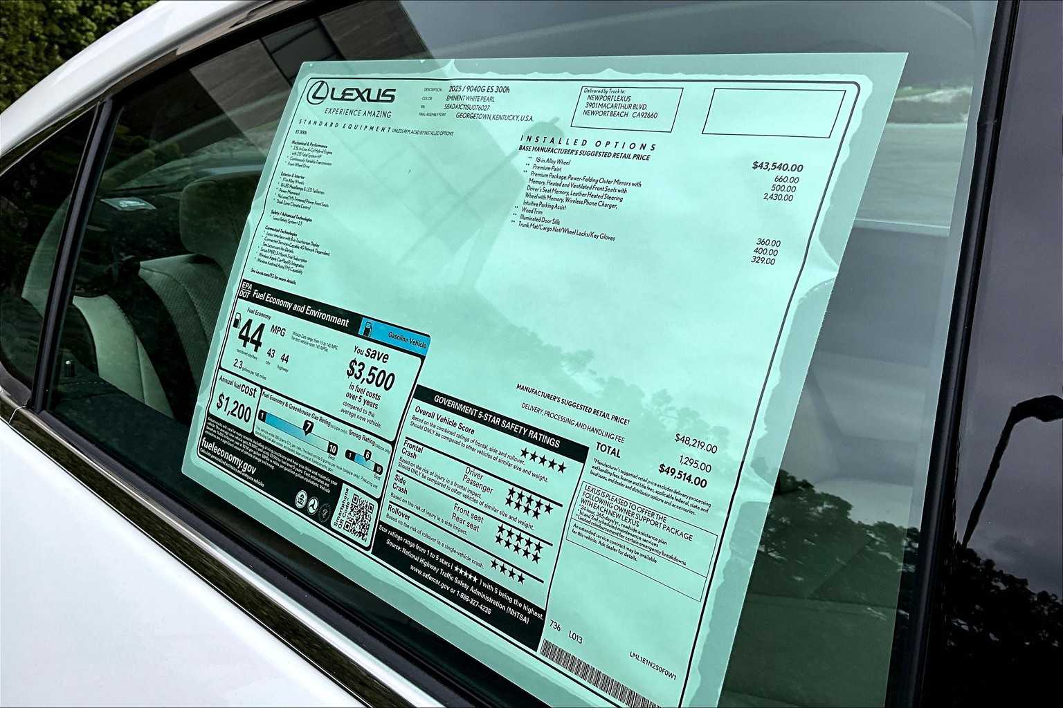 2025 Lexus ES 300h photo 20