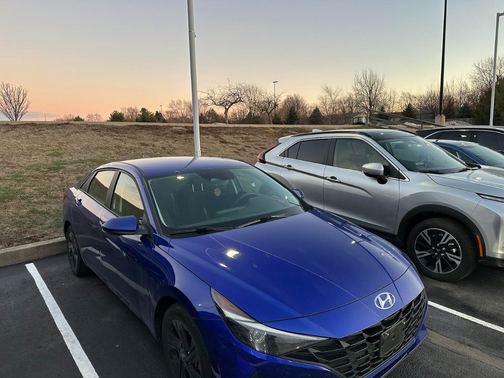 2023 Hyundai Elantra Blue's photo
