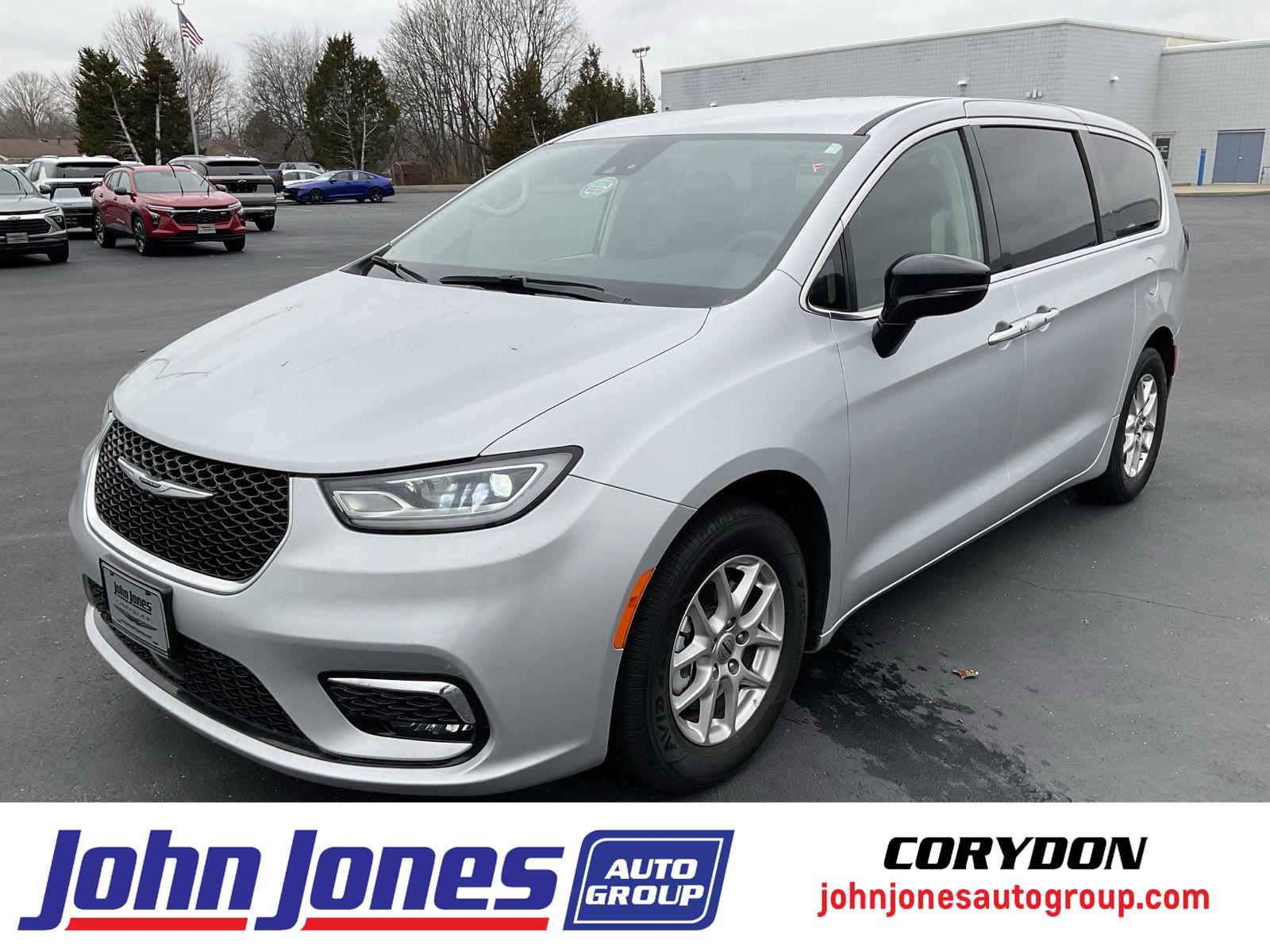 2024 Chrysler Pacifica Touring L's photo