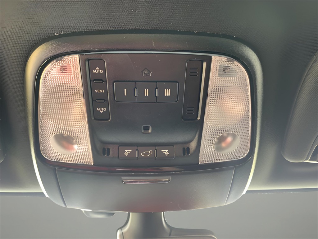 2025 Dodge Durango R/T Plus photo 40