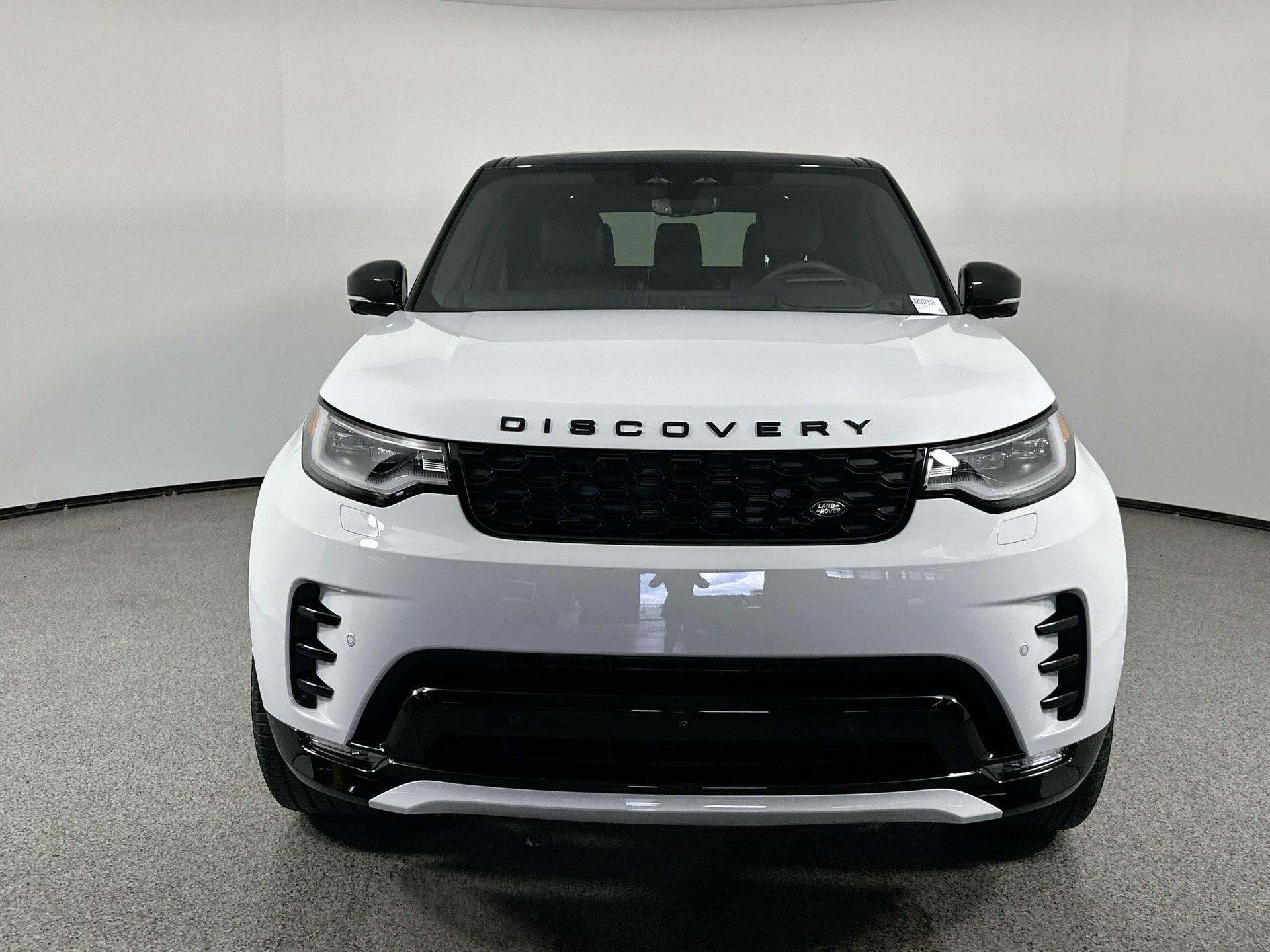 2025 Land Rover Discovery SE photo 2