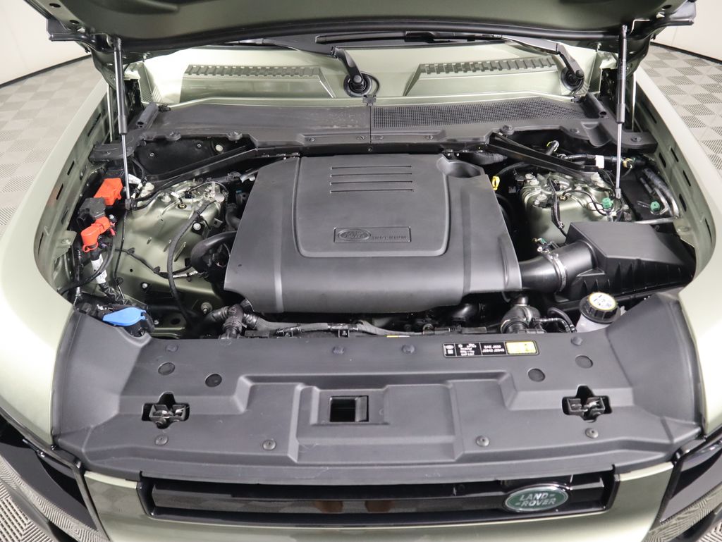2025 Land Rover Defender 110 S photo 29