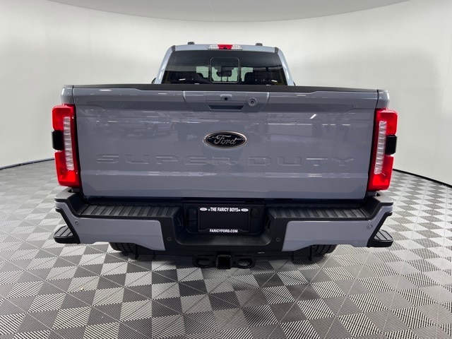 2025 Ford F-350 Lariat photo 4