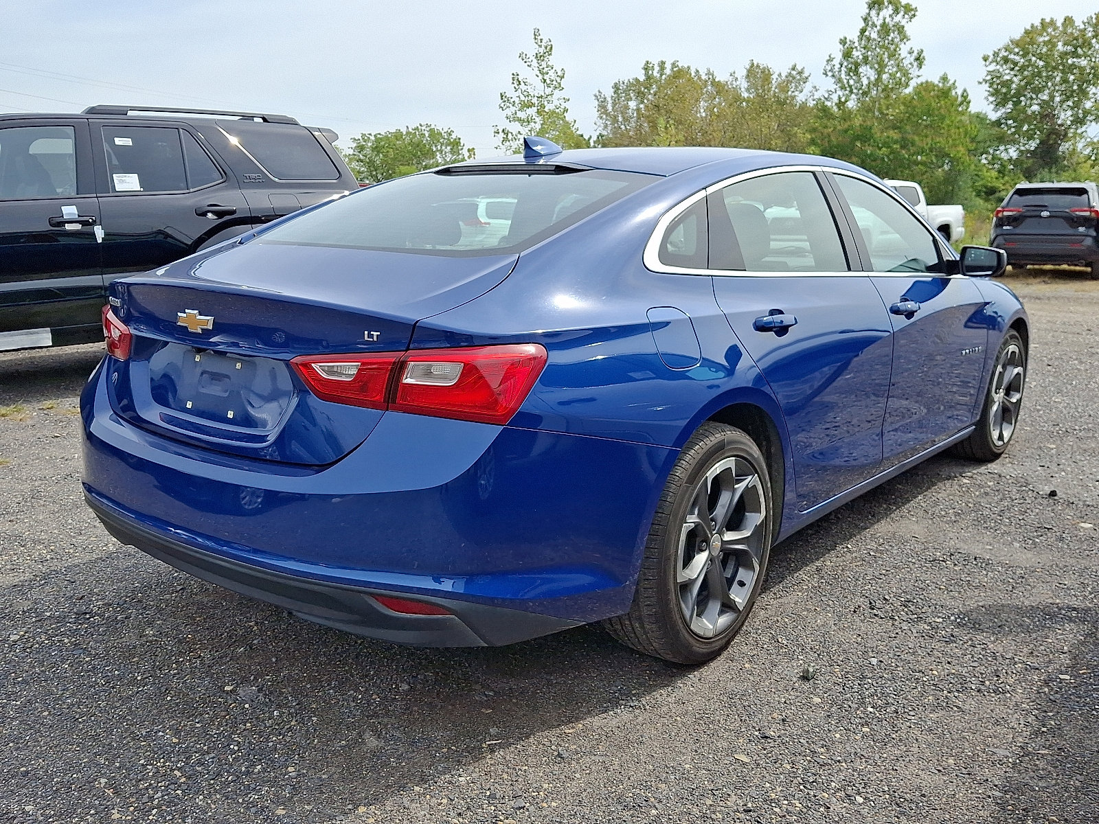 2023 Chevrolet Malibu 1LT photo 2