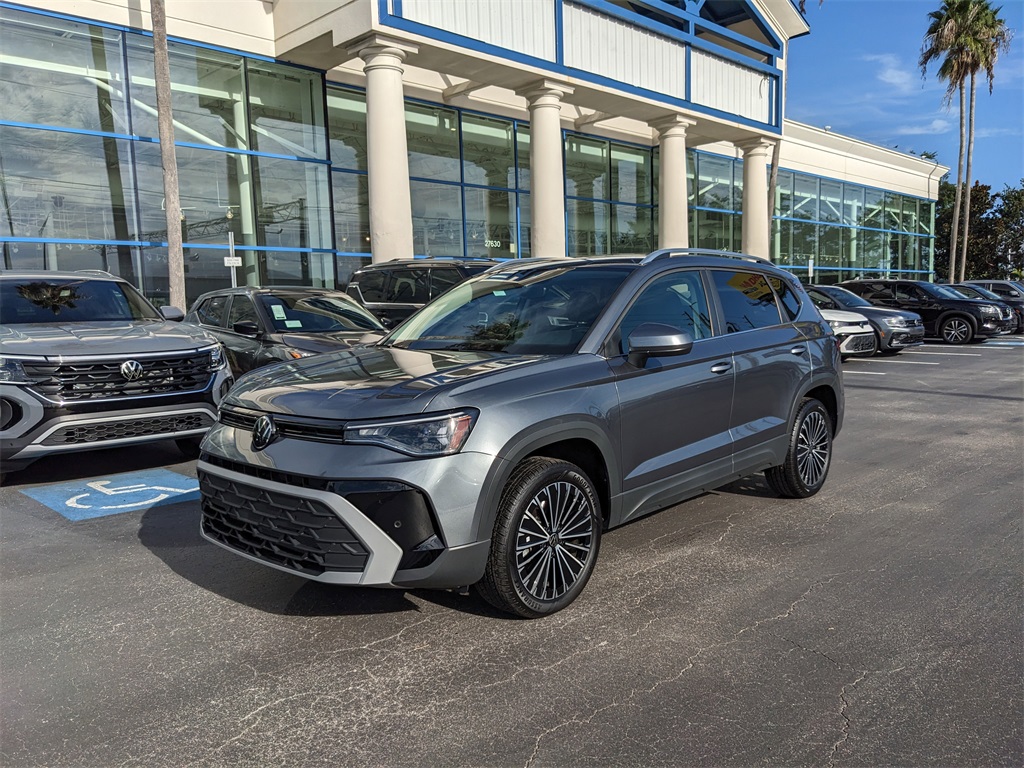 2025 Volkswagen Taos SE photo 2
