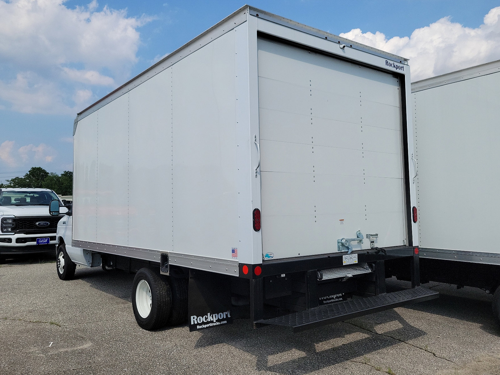 2024 Ford E-350 photo 3