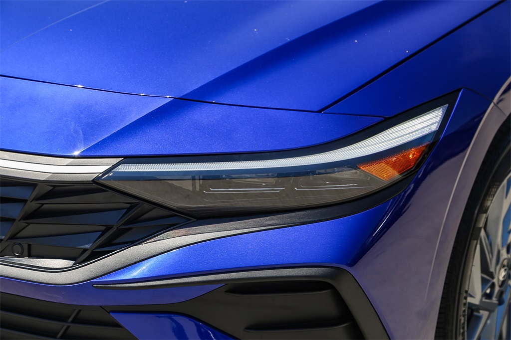 2025 Hyundai Elantra Hybrid Blue photo 4
