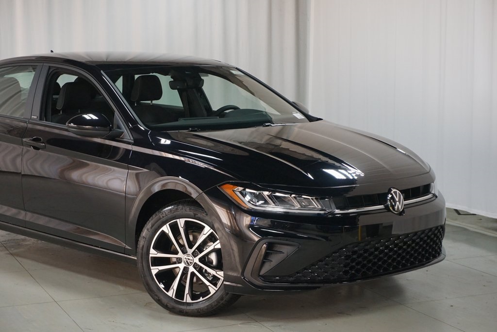 2025 Volkswagen Jetta 1.5T Sport photo 3