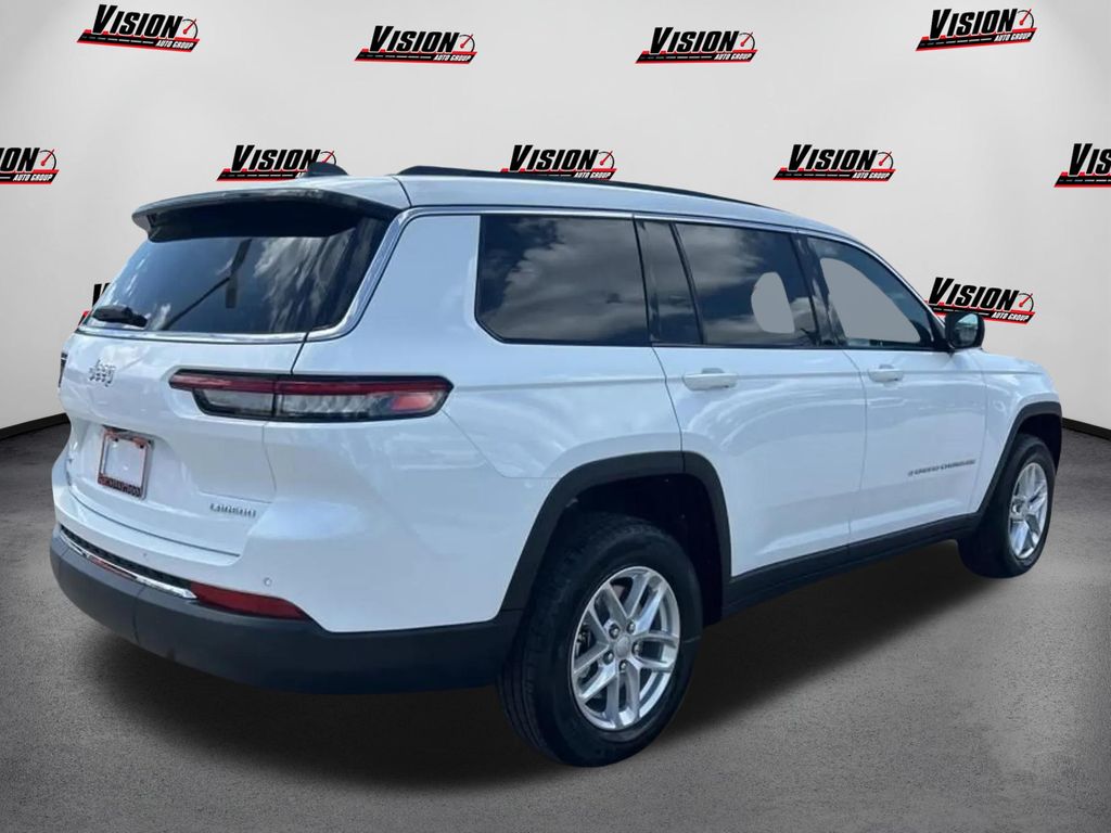 2025 Jeep Grand Cherokee Laredo photo 4