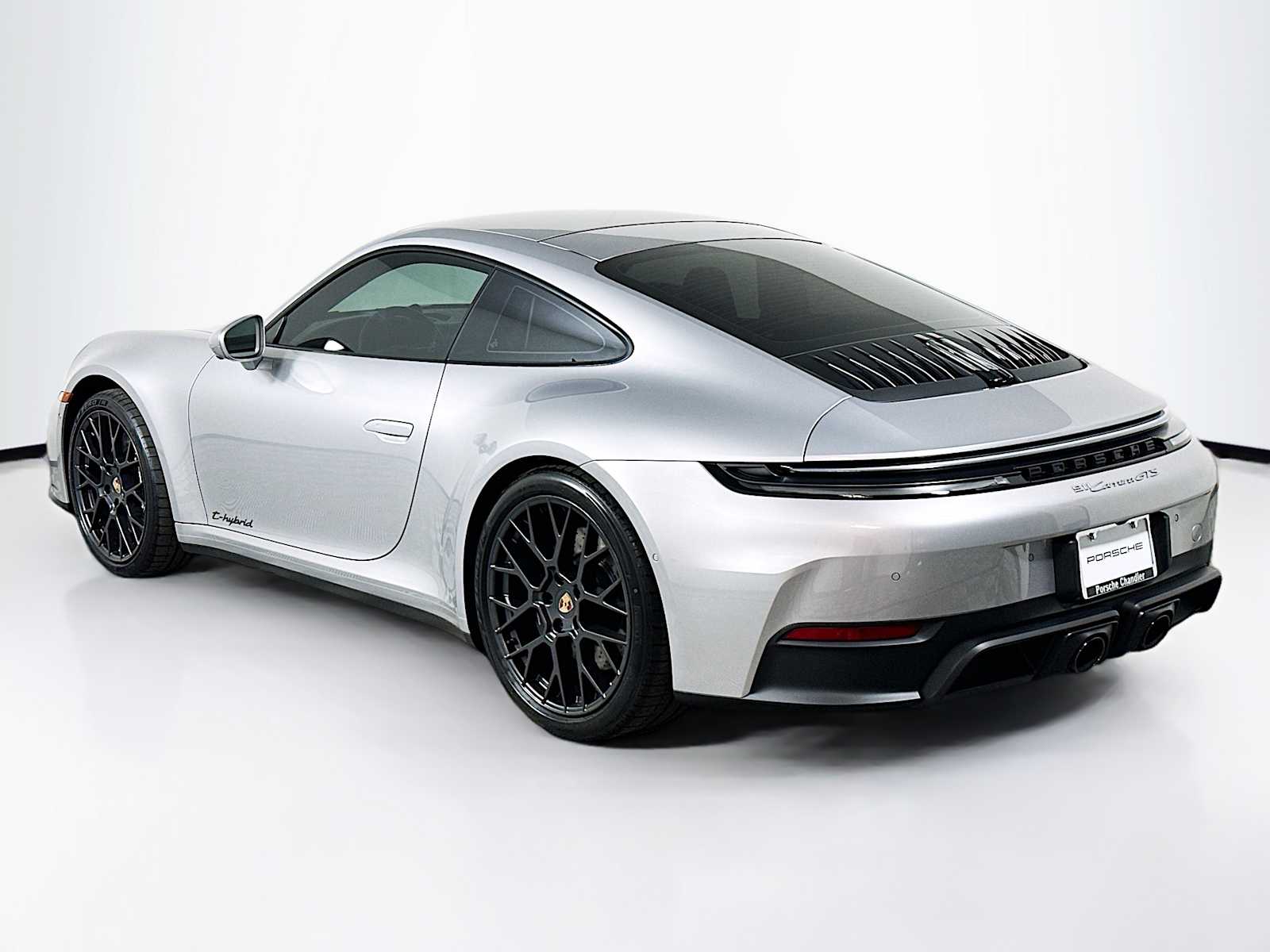 2026 Porsche 911 4 GTS photo 3