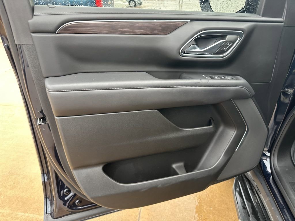 2024 Chevrolet Suburban LS photo 2