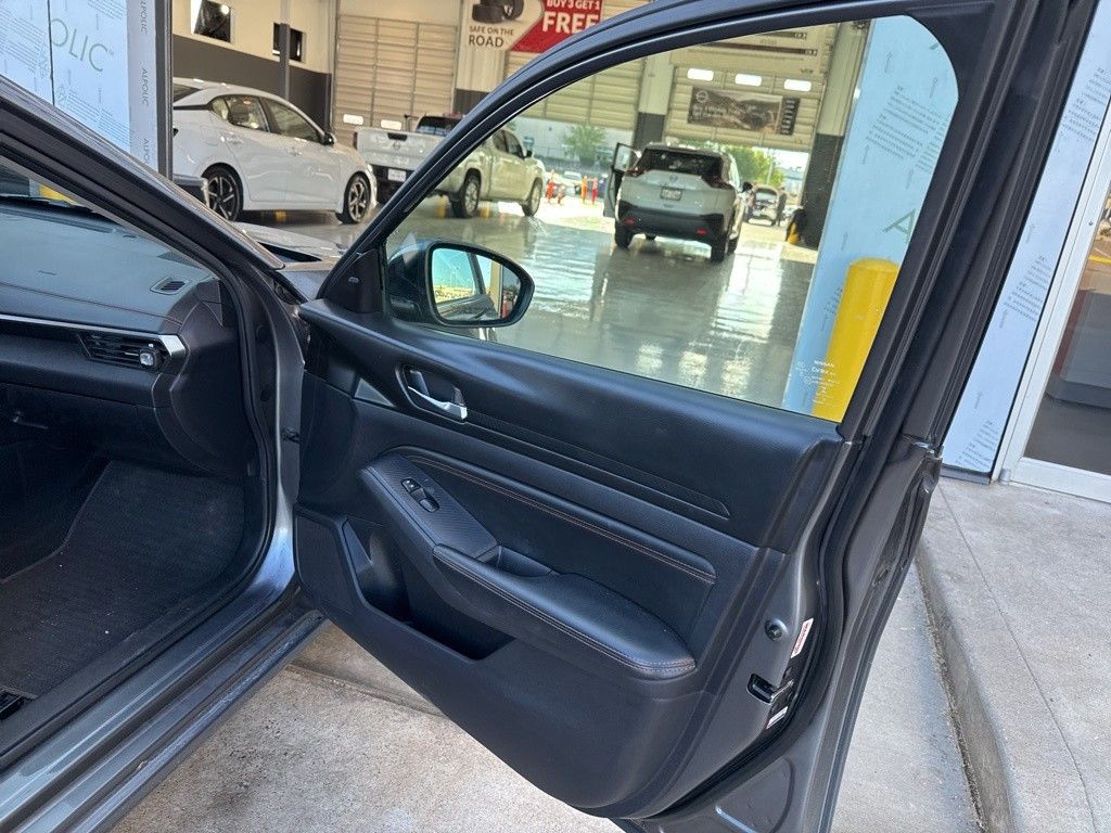 2020 Nissan Altima 2.5 SR photo 9