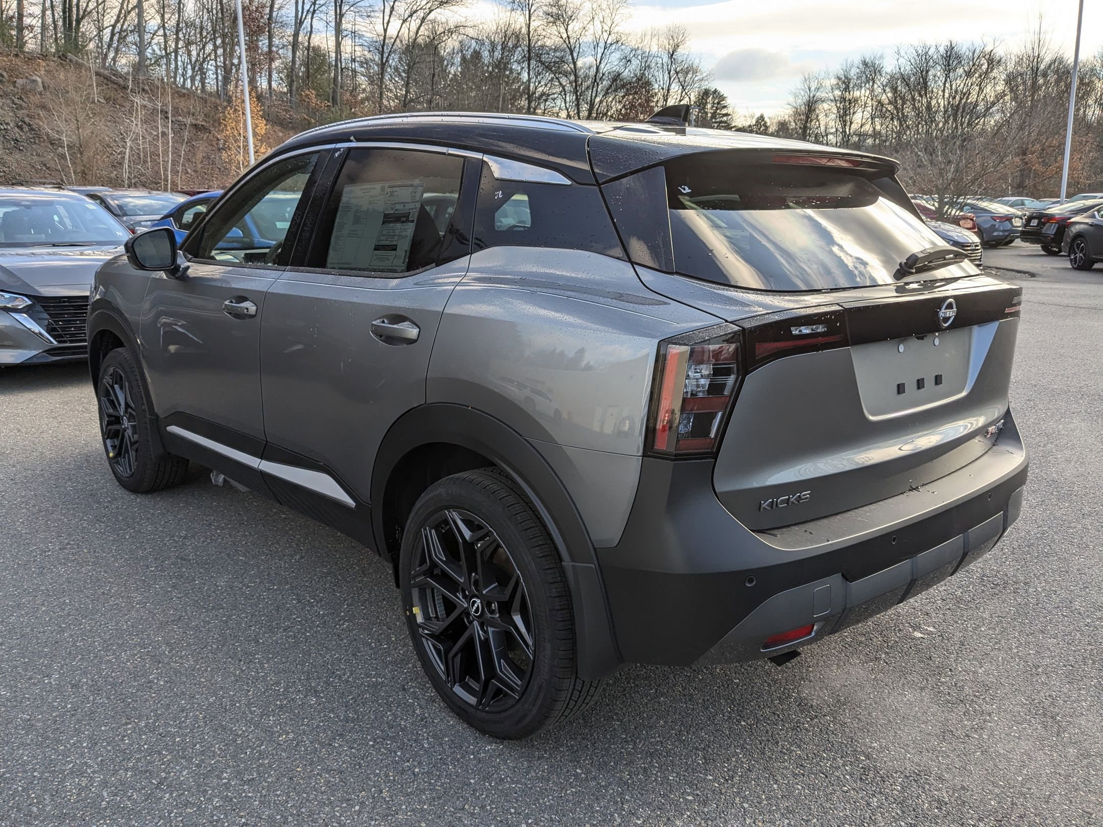 2025 Nissan Kicks SR photo 4